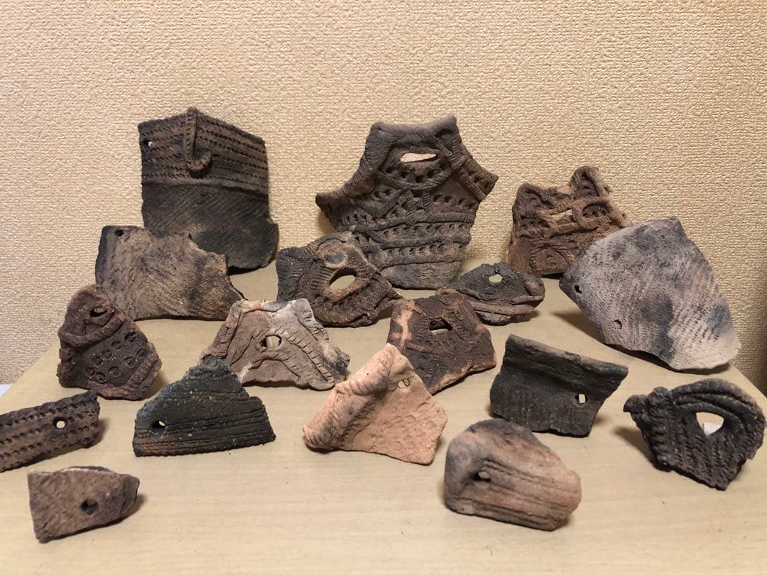 土器の欠片 縁の部分 No.660」です。