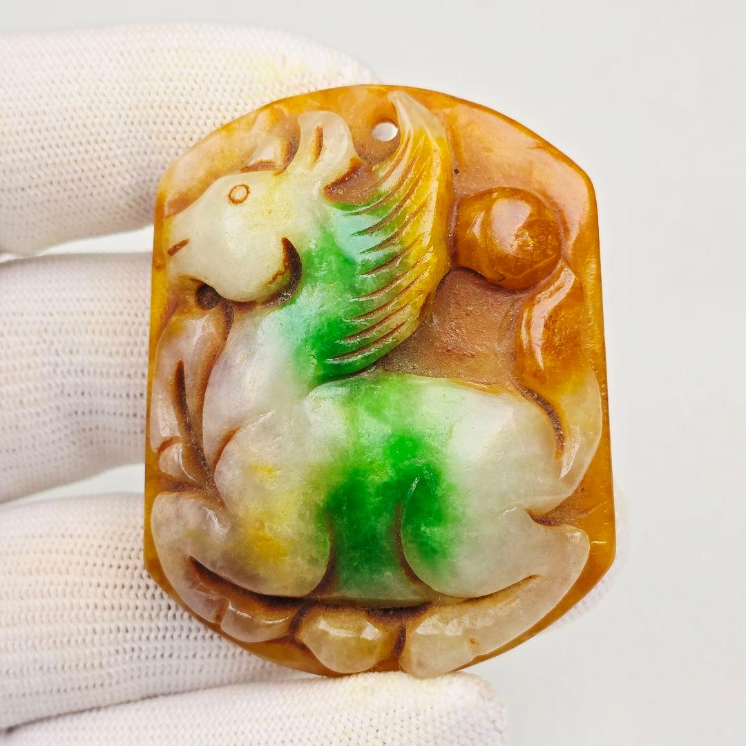 古美術 古翡翠 高浮彫 駿馬紋 馬到成功 根付 玉佩 縁起物 美品 - メルカリ