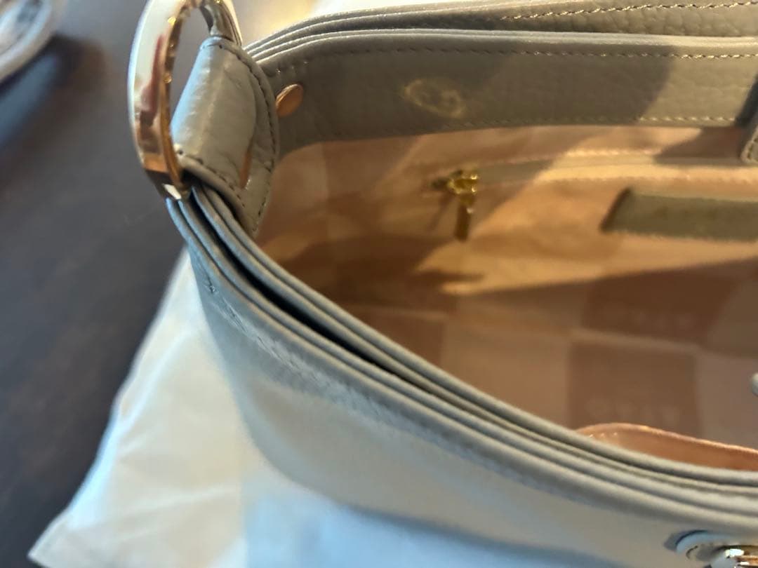 かずのこ✨ほぼ新品！超美品✨ATAO グレー レザー ショルダーバッグ