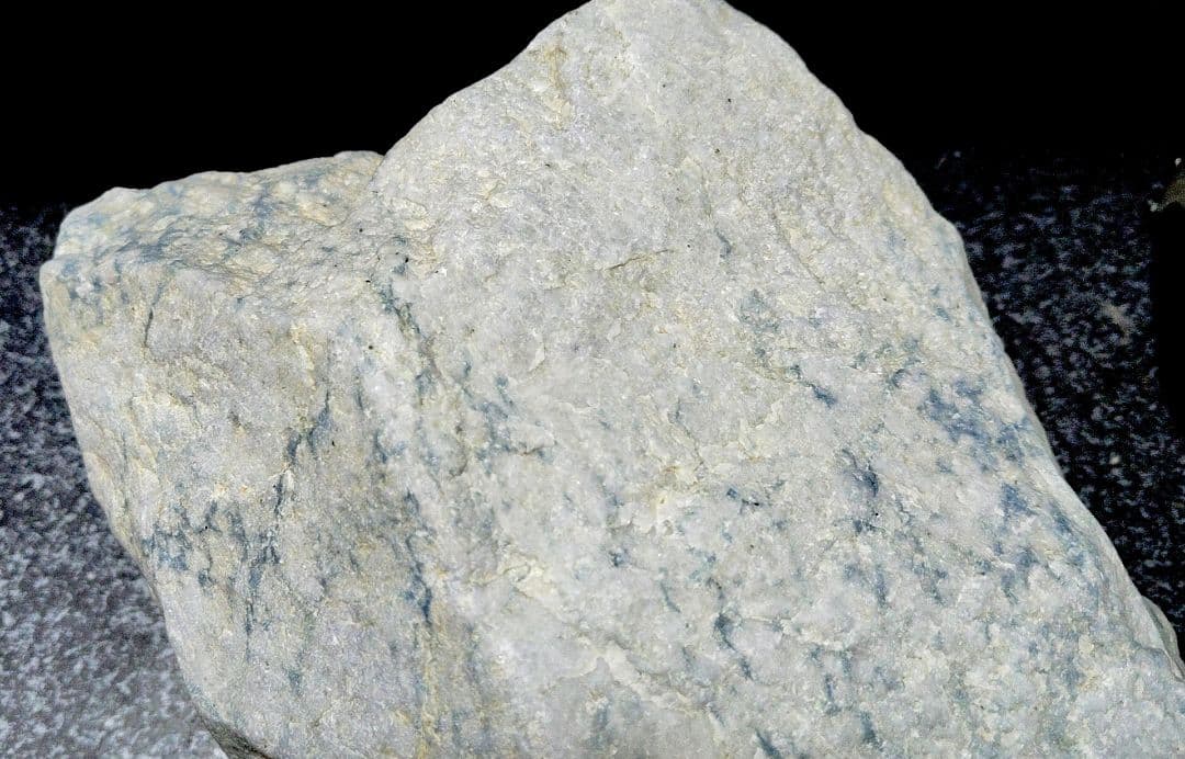 ☆翡翠原石☆糸魚川硬玉【横川ブルー・転石・川ズレ・ウブ5kg】 - メルカリ