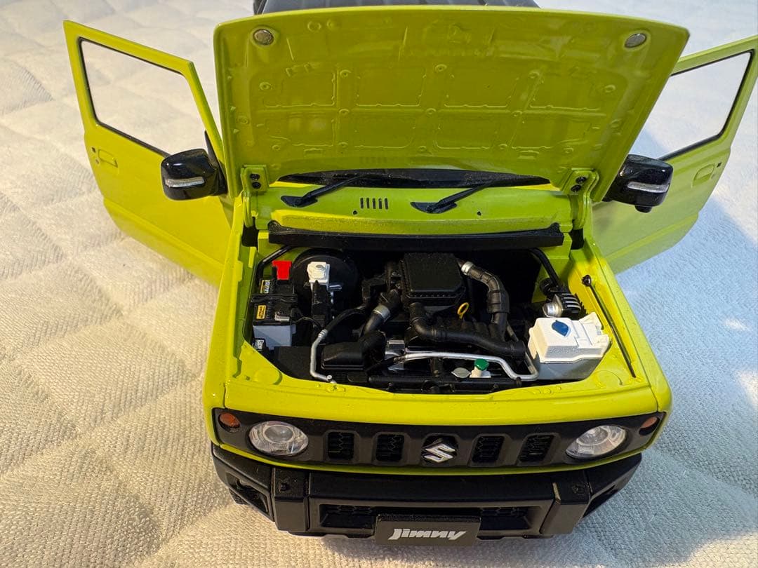 スズキ ジムニー 1/18 キネティックイエロー