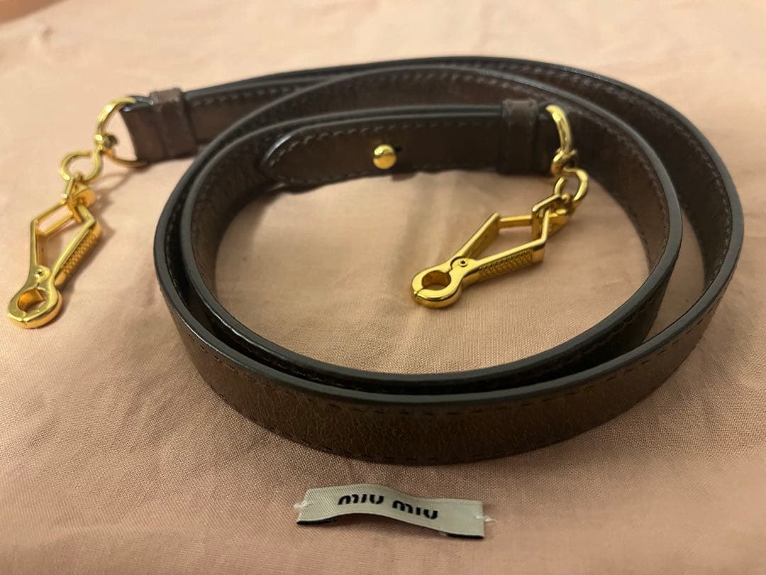 MIU MIU ブラウンレザー ショルダーバッグ