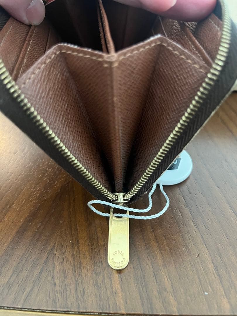あんしん鑑定済　LOUIS VUITTON ジッピーパース