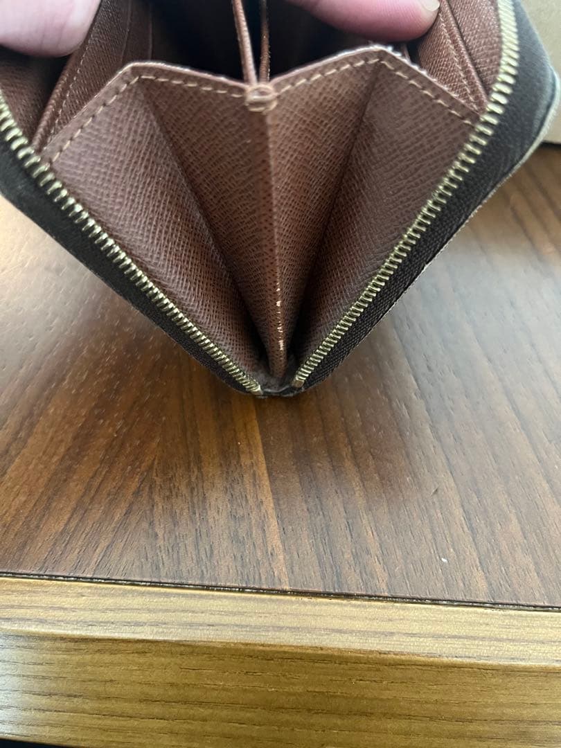 あんしん鑑定済　LOUIS VUITTON ジッピーパース