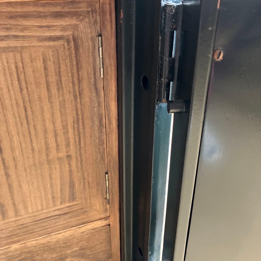 昭和レトロな中型金庫（グリーン色／高45、幅31、奥28㌢／重約