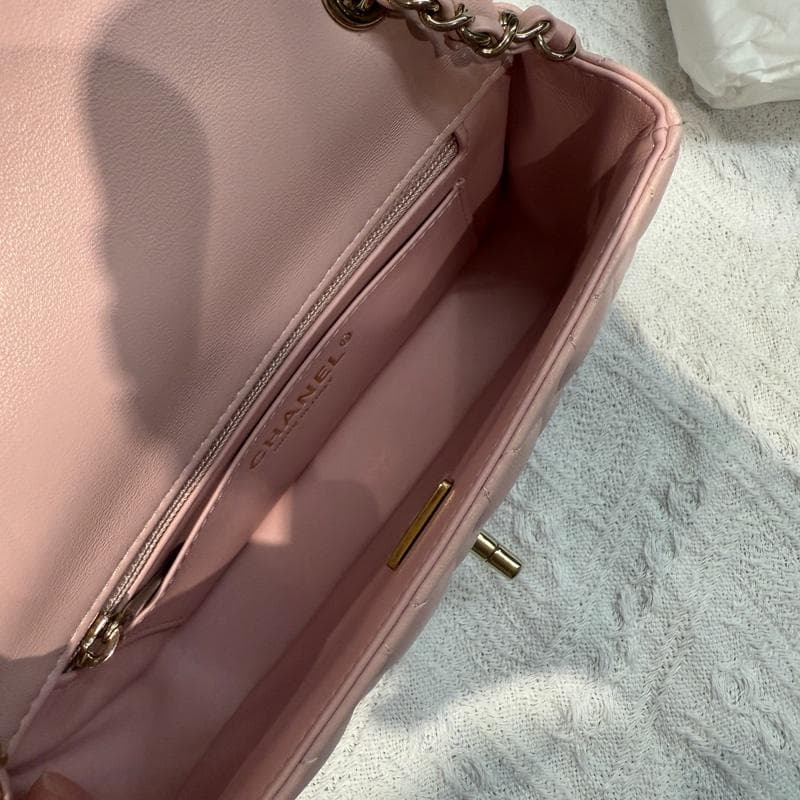 ミニラムスキン シングルフラップ シングルチェーンバッグ ピンク ゴールド金具