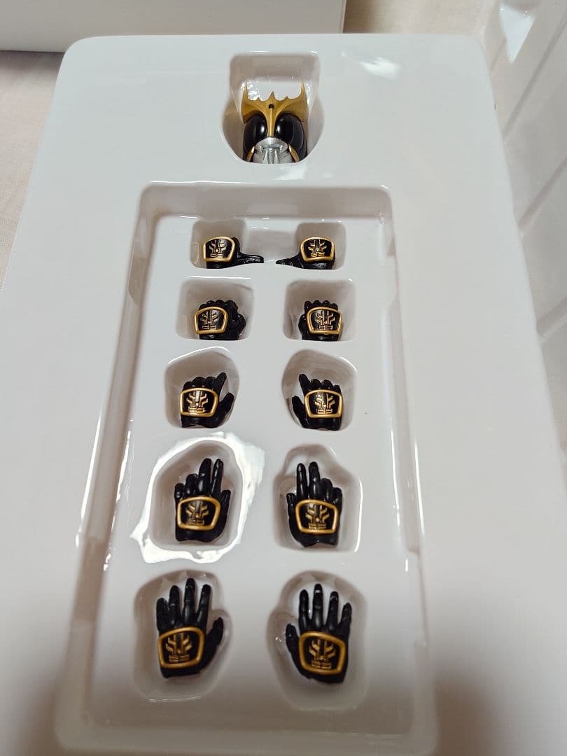 S.H.Figuarts 真骨彫　仮面ライダークウガ　アルティメットフォーム