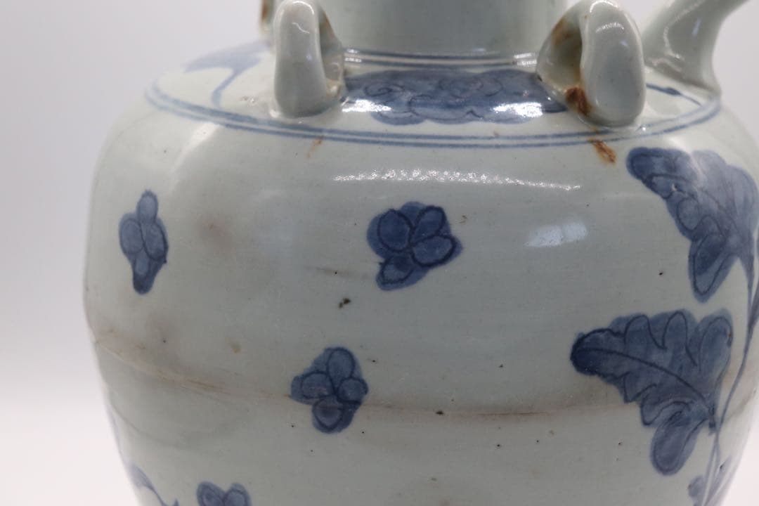 中国　明時代　染付　牡丹胡蝶紋瓶　送料込み1012