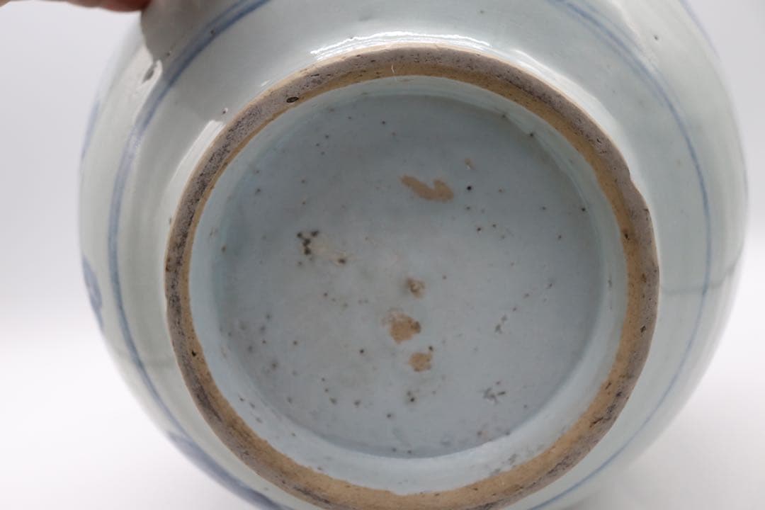 中国　明時代　染付　牡丹胡蝶紋瓶　送料込み1012