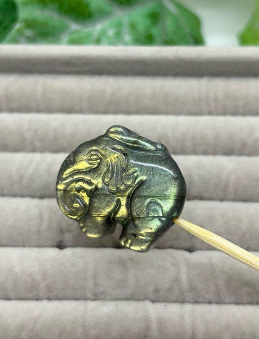 天然石ラブラドライト　アンモナイトのかたちパーツ　No.1258