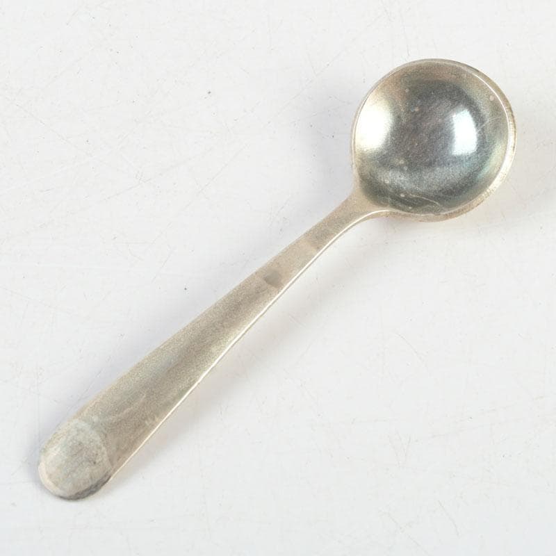 金工作家　櫻内邦子作　純銀刻印　銀塩胡椒入　約36g　匙付　共箱　V　9561