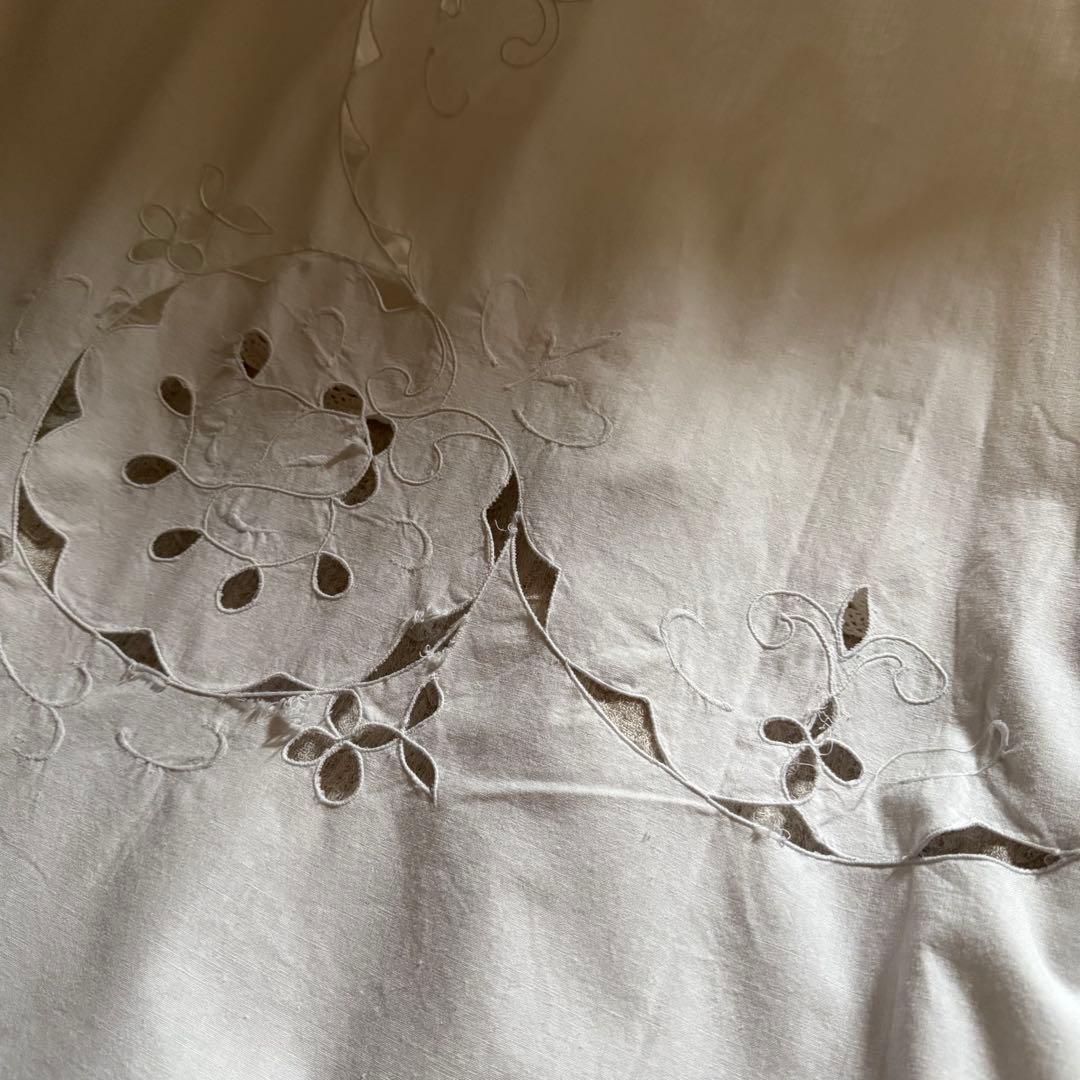 SALE❣️フランスアンティークஐ⋆*花柄刺繍の大判ベッドカバー