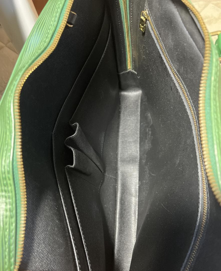 Louis Vuitton エピレザー ビジネスバッグ グリーン