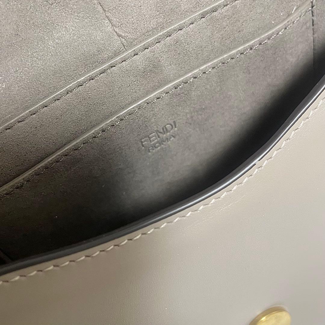 リュウリュウ 【極美品】FENDI フェンディ ショルダーバッグ グレー