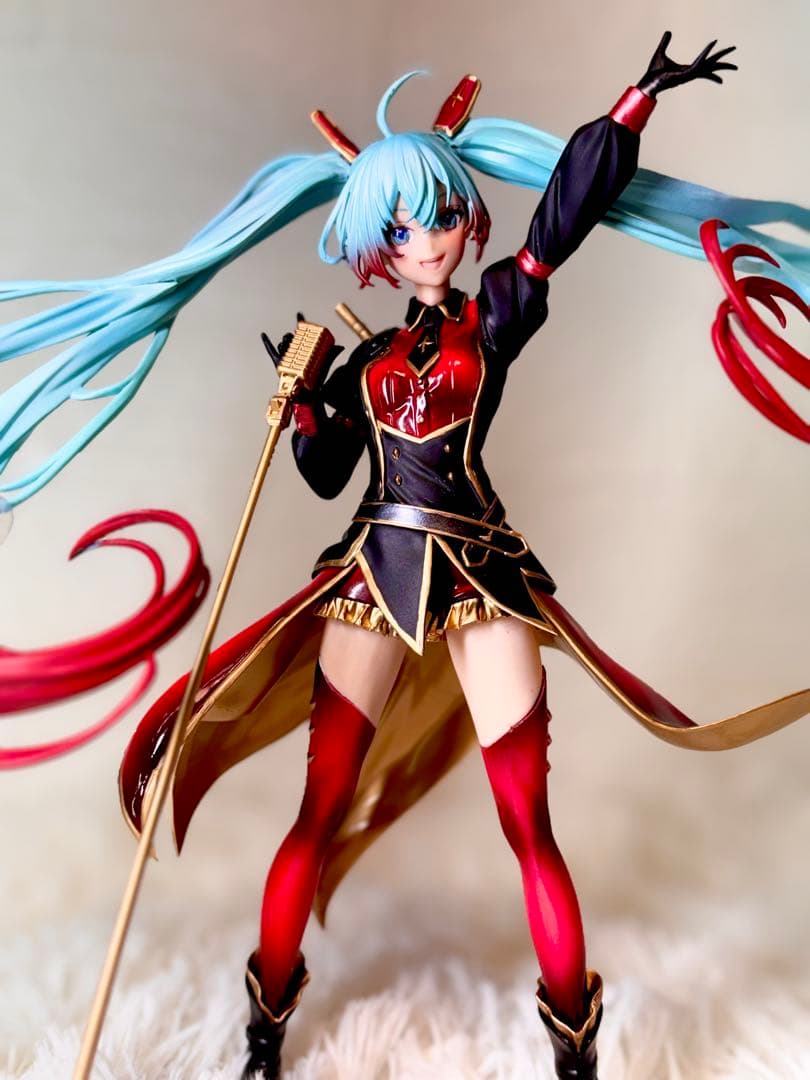 n*m様 初音ミク　フィギュア　リペイント　ガンダムコラボ　シャアカラーver