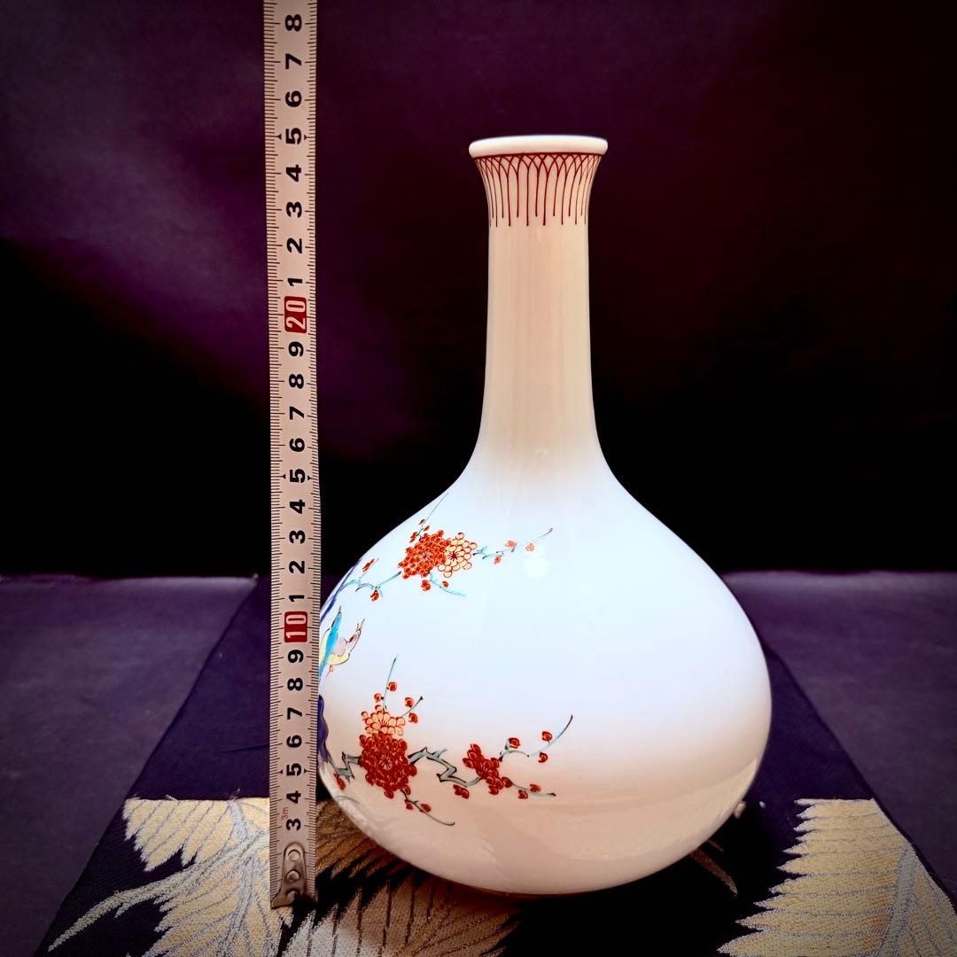 人間国宝　十三代柿右衛門　有田焼　染錦岩花草　花瓶￼