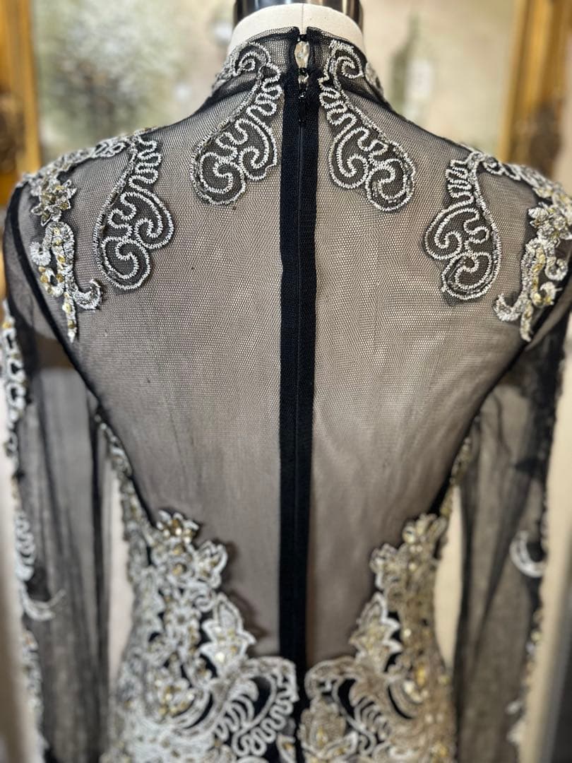 刺繍入り黒マーメイドドレス