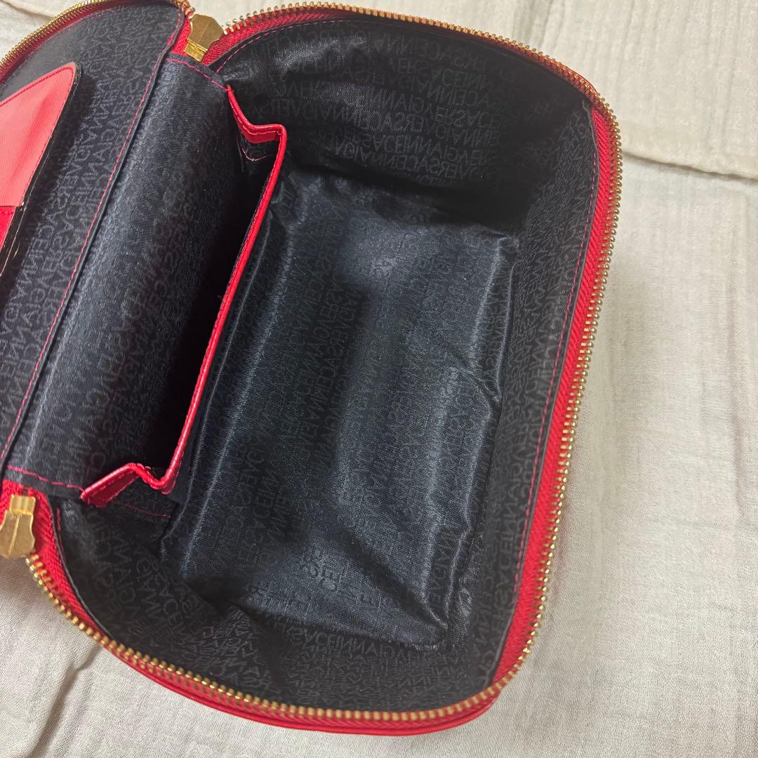 美品 VERSACE レザー バニティバッグ 赤　ファスナー チャーム 太陽