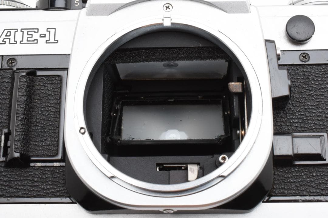 美品 CANON AE-1 シルバー フィルムカメラ モルト新品交換済 C958