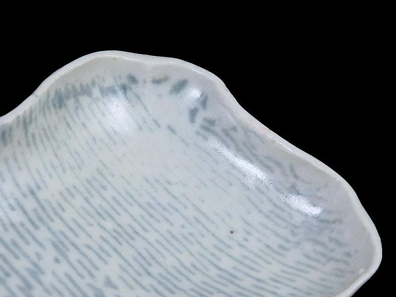 古伊万里　型刷印判　雨降りに花の図　変形皿　江戸期　E650AS-CVi