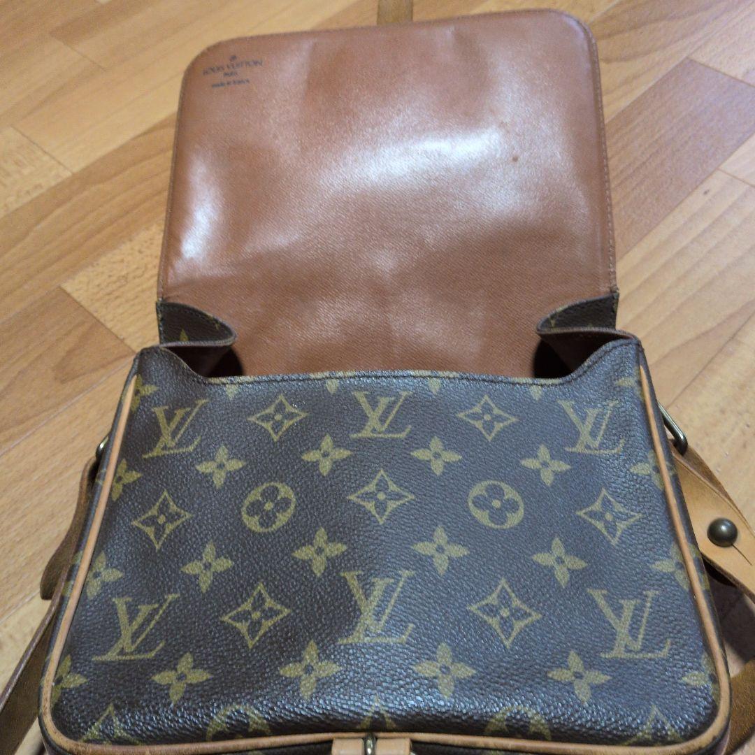 LOUISVUITTONショルダーバック