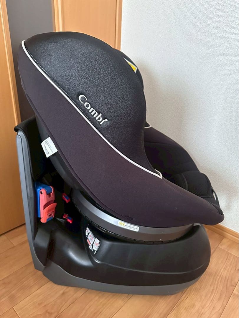 良品✨ コンビ ネセルターン チャイルドシート シートベルト固定