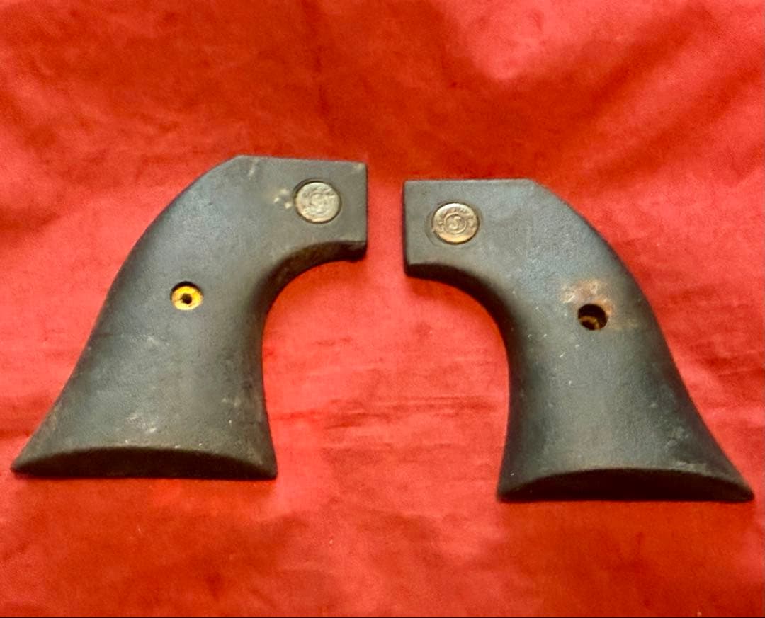 コマンチ 木製グリップ コルト/ ルガー 互換？