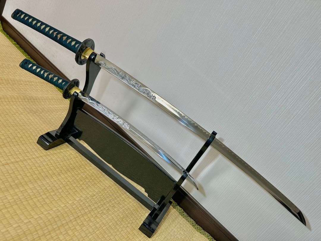 模造刀 太刀 脇差し 2本セット！　※刀身に龍の刻印あり（バラ売り不可）