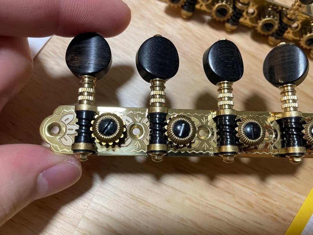 新品 ルブナー Rubner マンドリン用ペグ 黒檀 ゴールド×ブラック