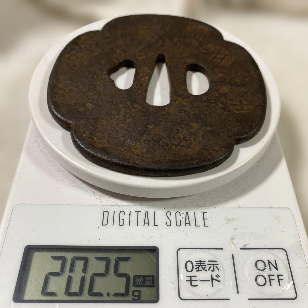 B-55 鍔　大型鍔　鉄地　武具　刀装具　日本刀　骨董品　時代物　美術品　工芸品