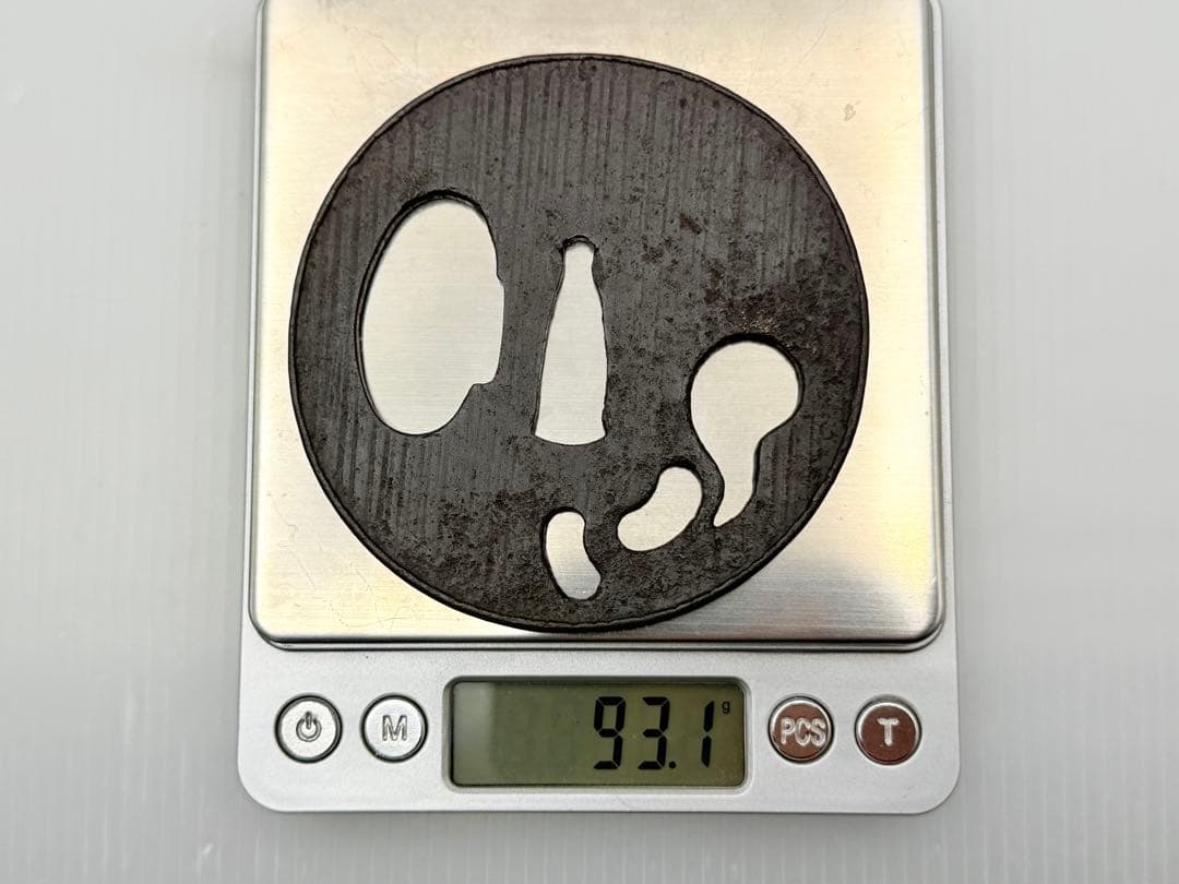 日本刀 刀剣 刀装具 無銘 鍔 《約85×84×3mm・93g》 座布団・木箱付