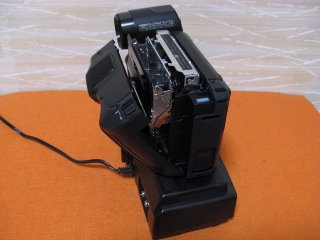 動作OK❗️☆のシャープの液晶8ミリビデオカメラ・VL-EL13 動作OK