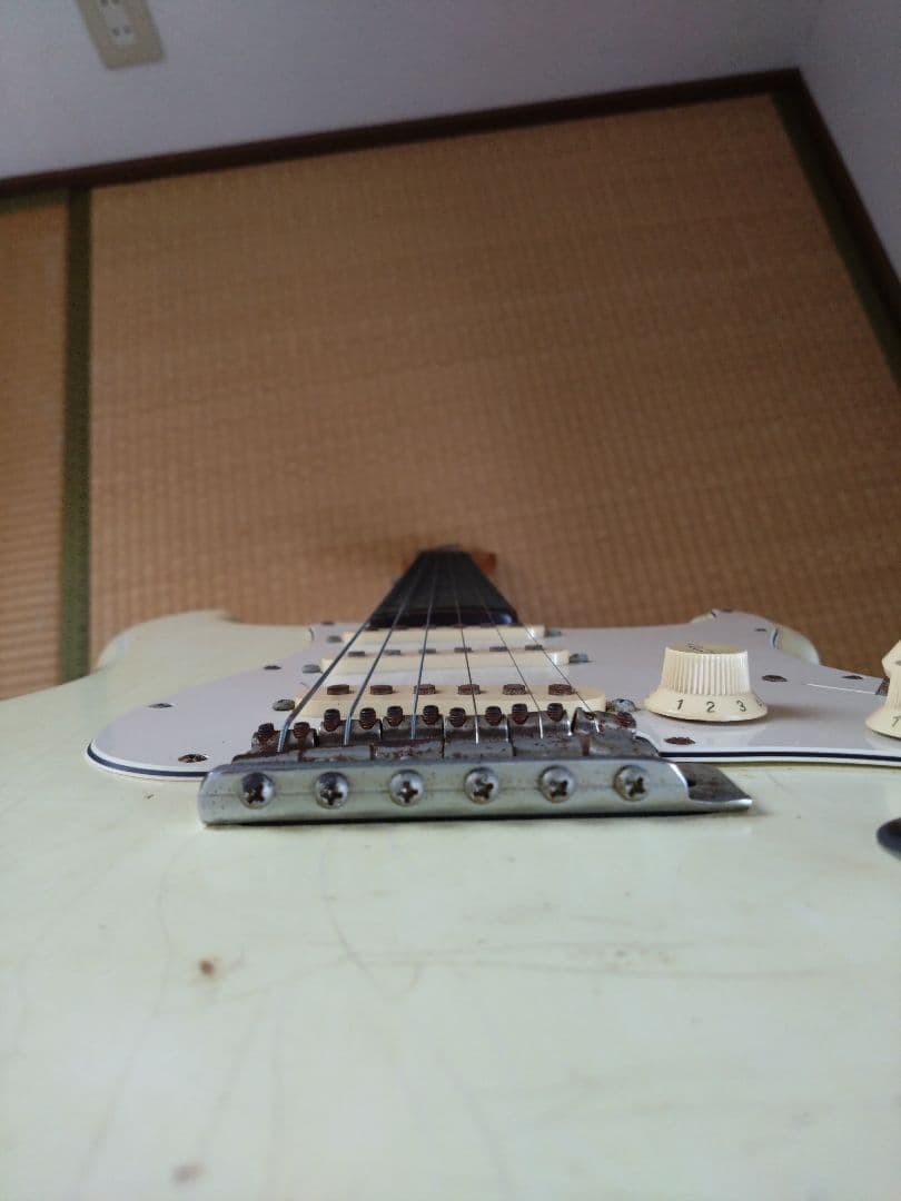 価格交渉ご自由に!ストラトキャスターレリックホワイト