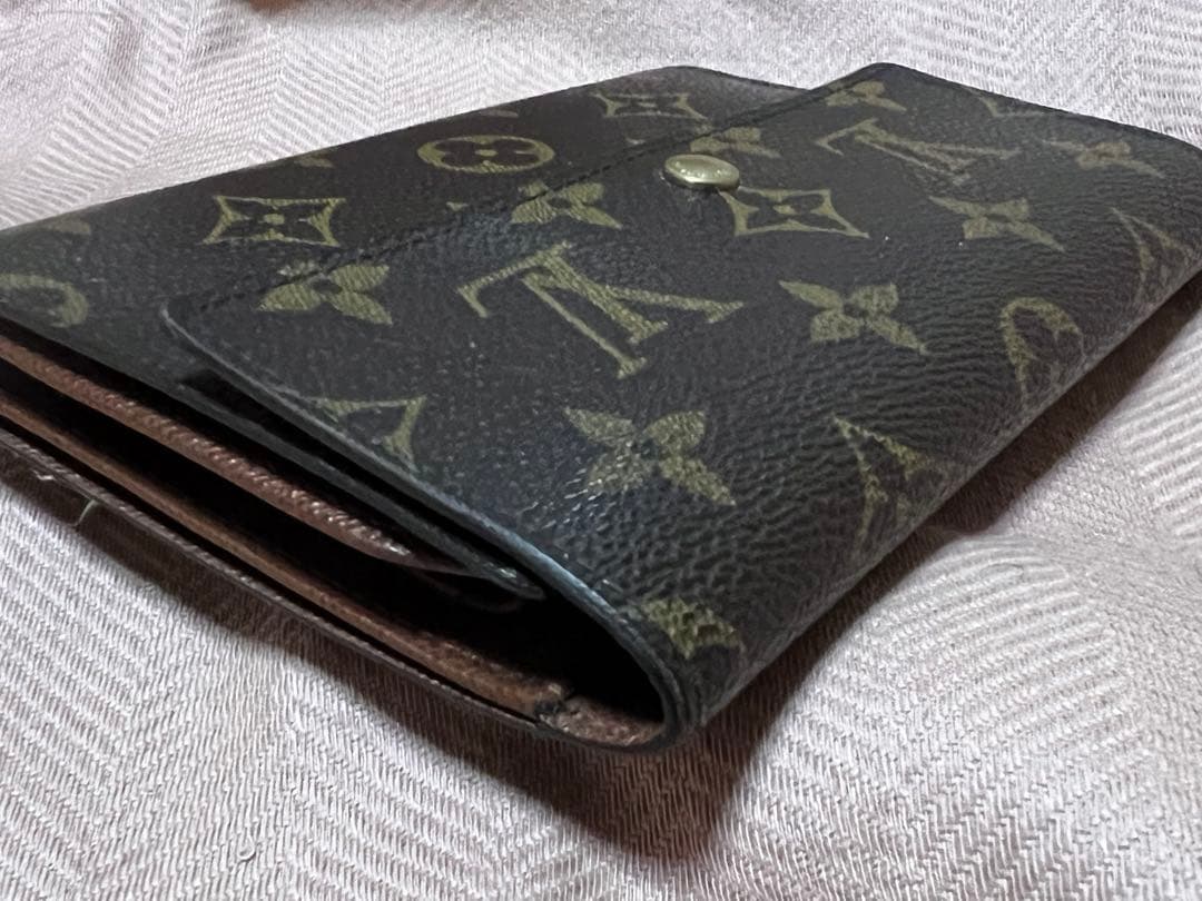 ルイヴィトン　三つ折り財布　モノグラム　ポルトトレゾール M61202