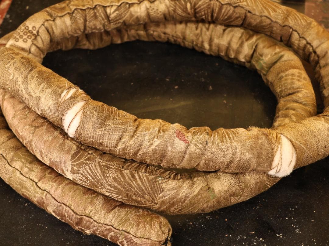 BY05　甲冑　具足　五瓜に唐花家紋唐草胴　獅子噛み前立　鎧櫃付き　兜　武具