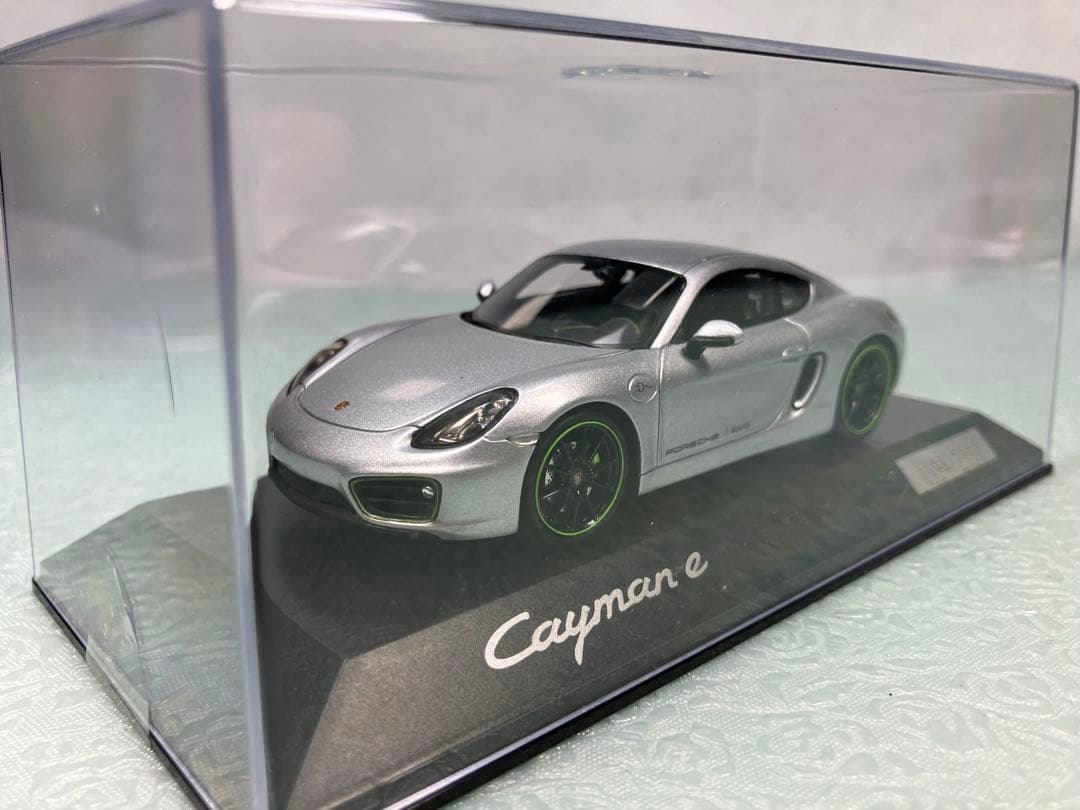 Spark ディーラー特注Porsche Cayman e シルバー2015年