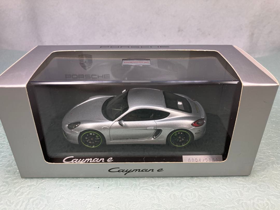 Spark ディーラー特注Porsche Cayman e シルバー2015年
