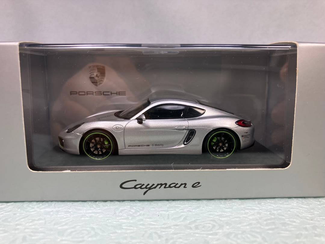 Spark ディーラー特注Porsche Cayman e シルバー2015年