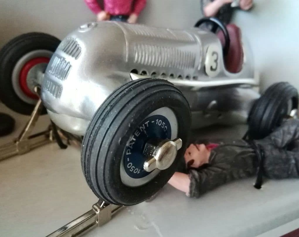 シュコー メルセデスベンツグランプリ ピットチームフィギュア付き Schuco