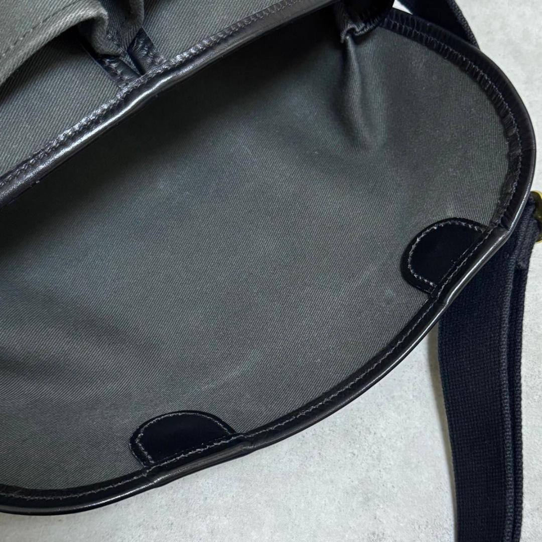 arata Brady アリエルトラウト スモール チャコール ショルダー