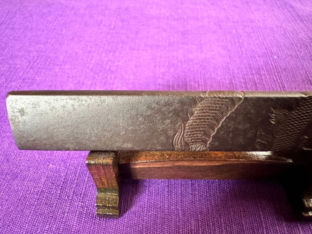 成龍軒栄寿　最高峰品　鉄地龍図小柄　特保確実　真作保証（日本刀装具笄鍔鐔目貫小刀