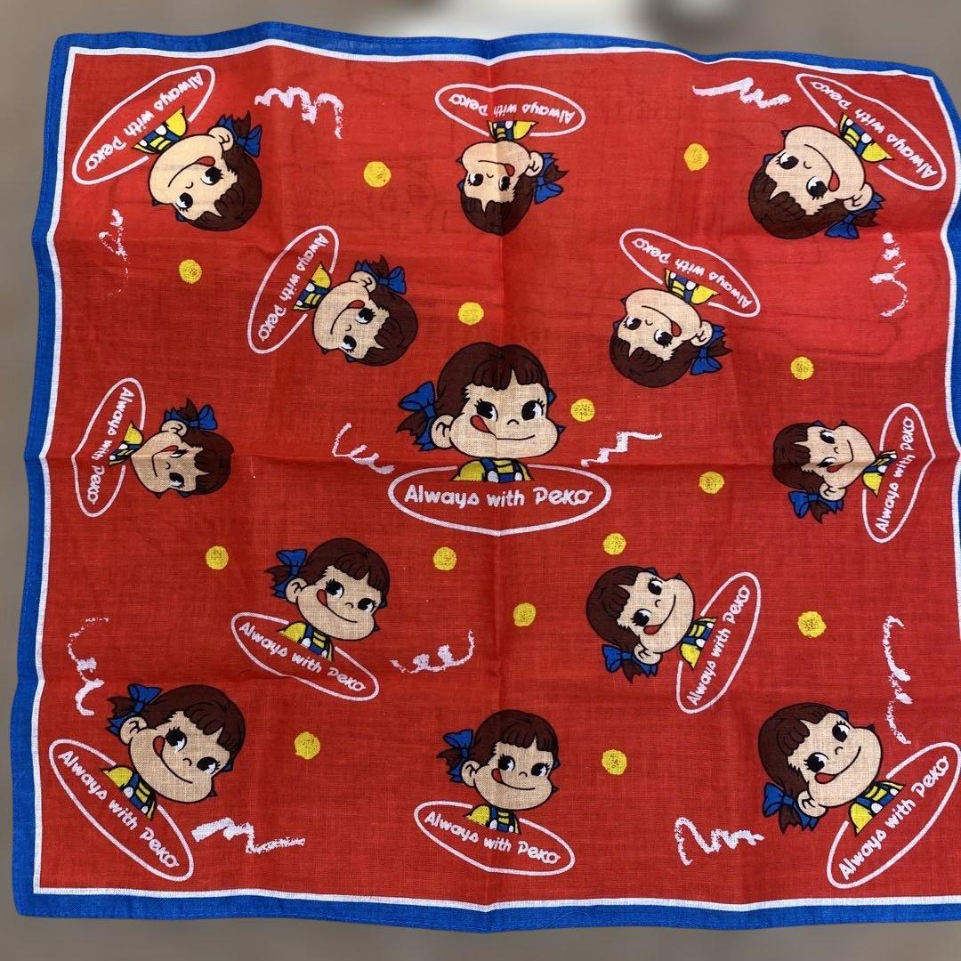 ぺこちゃん　紙ハンガー　ハンカチ（赤・青）セット