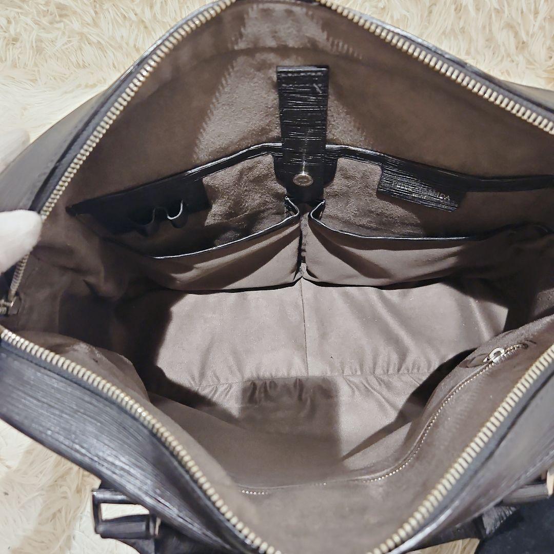 美品 ペッレモルビダ ビジネスバッグ キャピターノ ウェーブレザー PC 黒