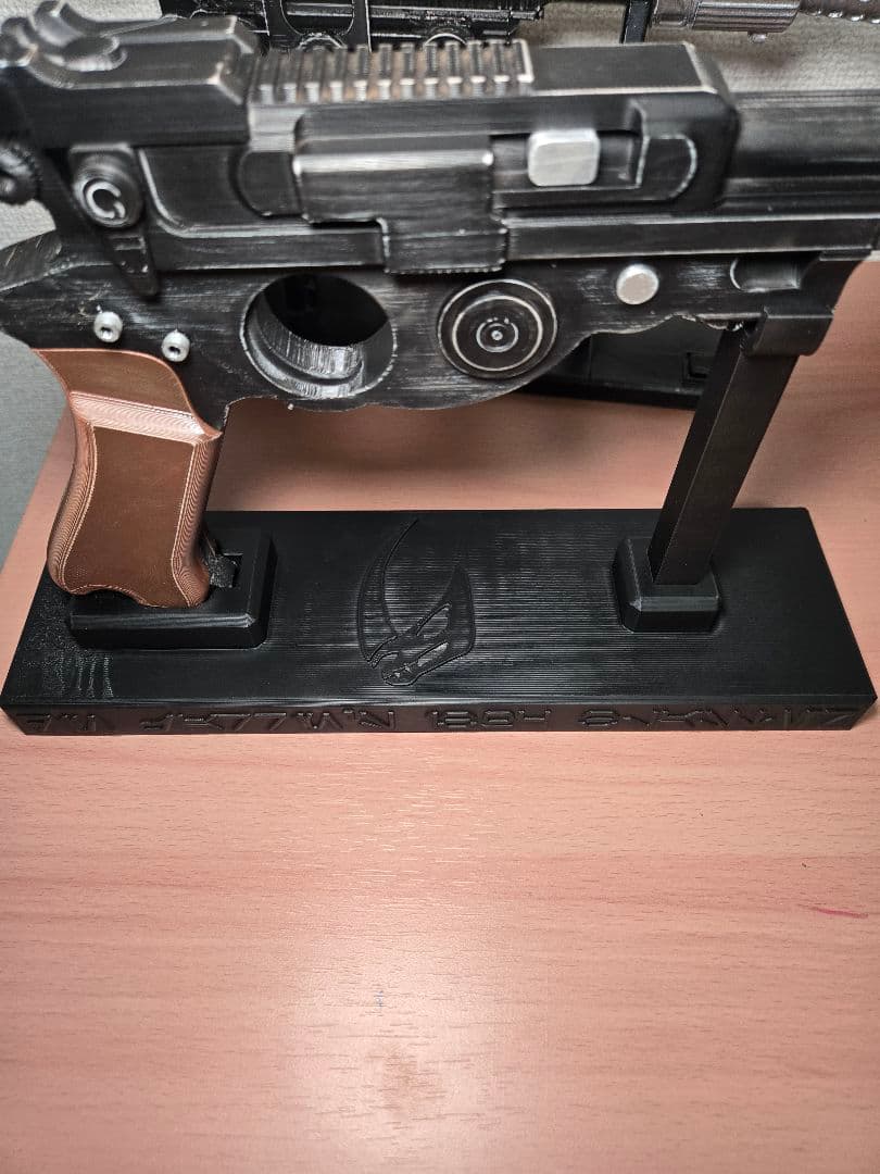 STAR WARS　マンダロリアン　ブラスター　IB-94　レプリカ　台座付き