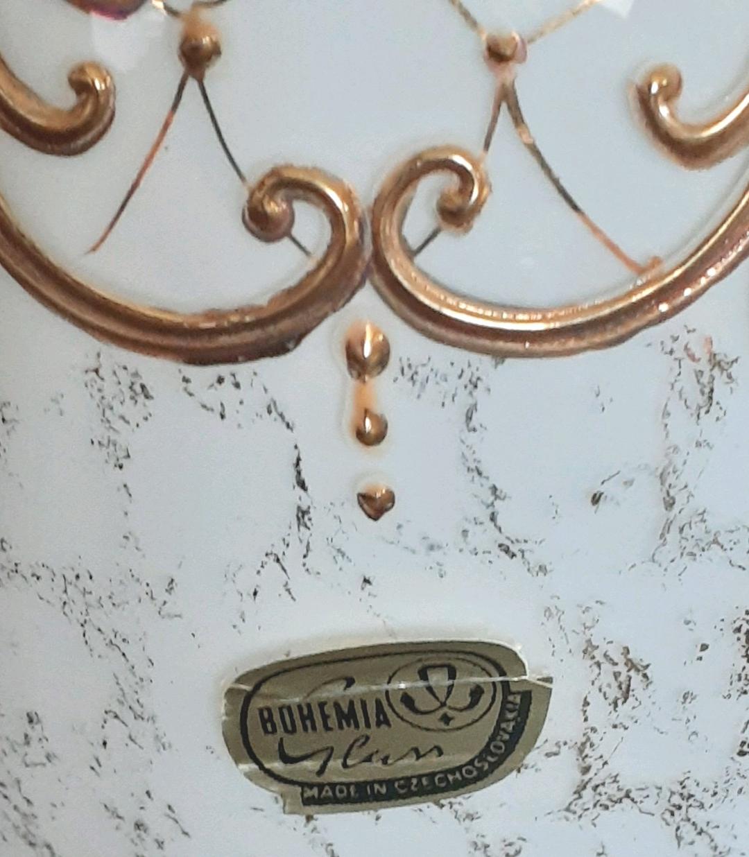 BOHEMIA GLASS ボヘミアガラス 盛金彩 陽刻藤の花図 花瓶 オブジェ