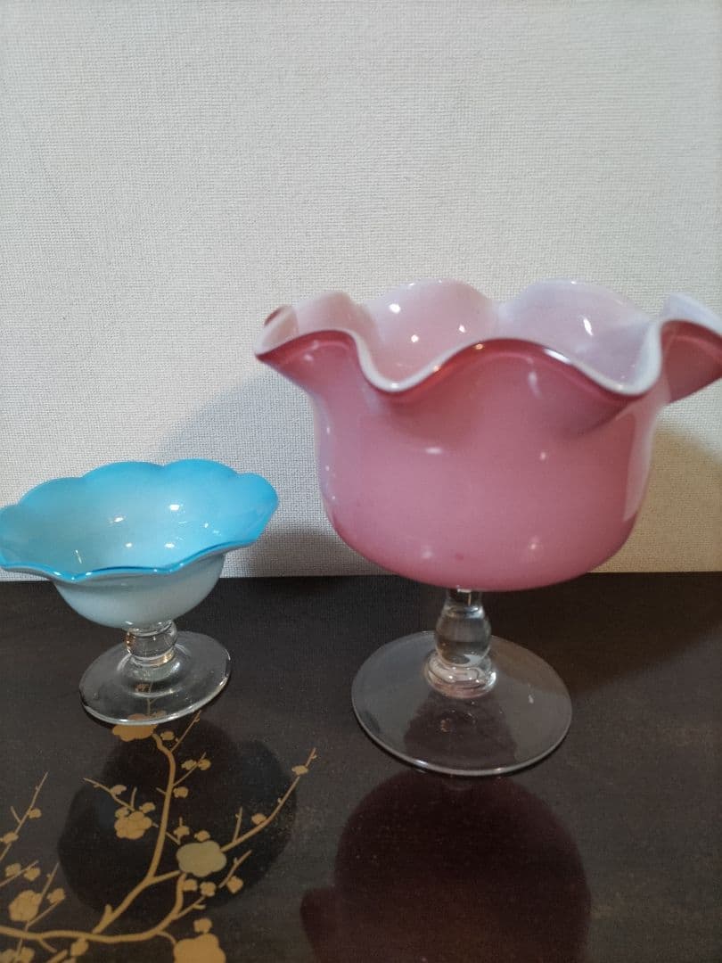 乳白地桃色被し色ガラス輪花コンポートウランガラス氷コップ 輪花