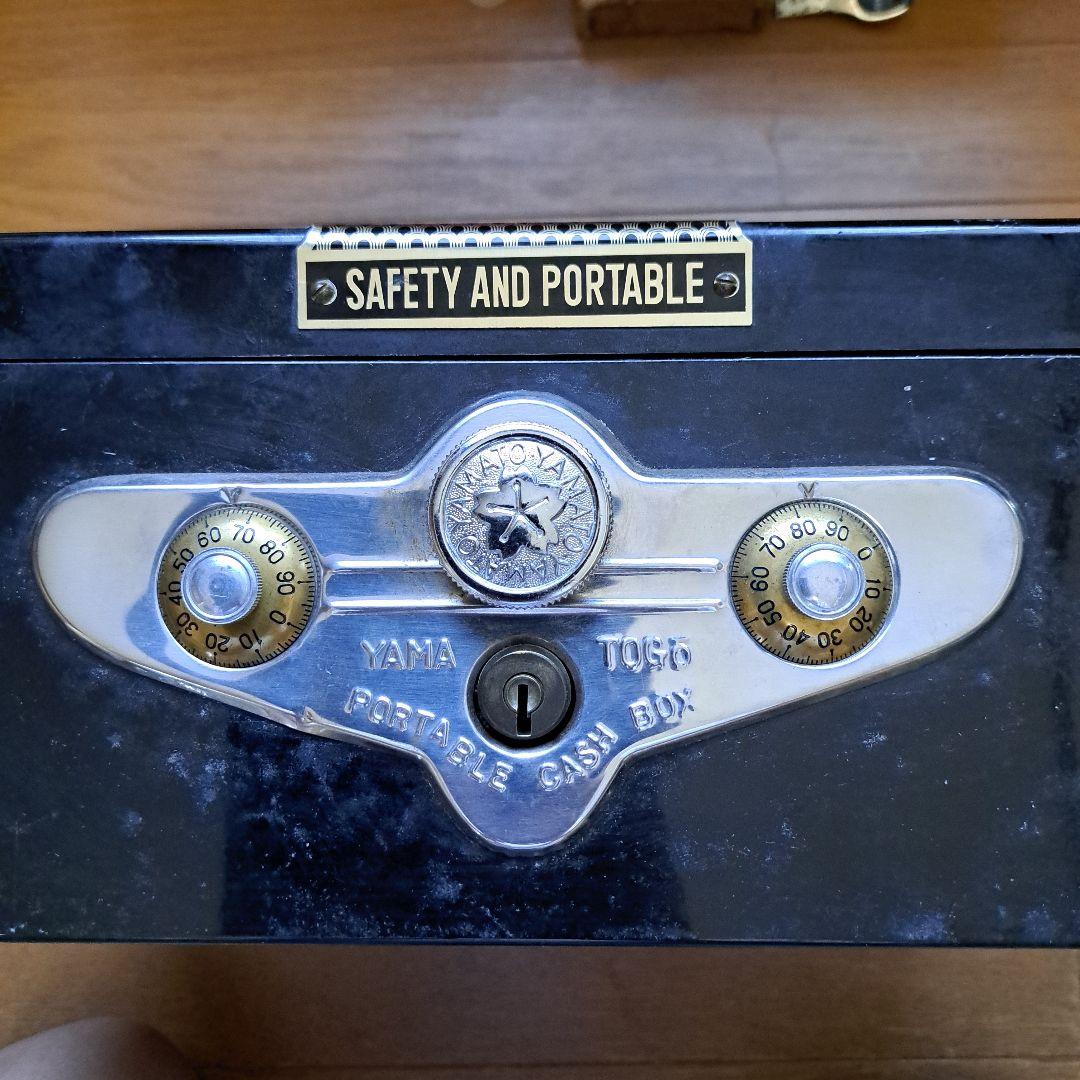 レトロ・アンティーク手提げ金庫 YAMATO CASH BOX カギ付き