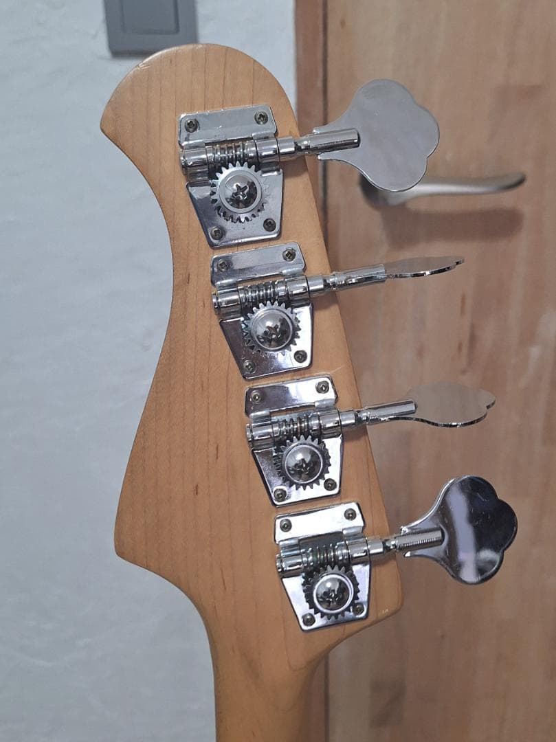 エレキベースBacchus (バッカス)ジャズベース【調整済＋新品弦】