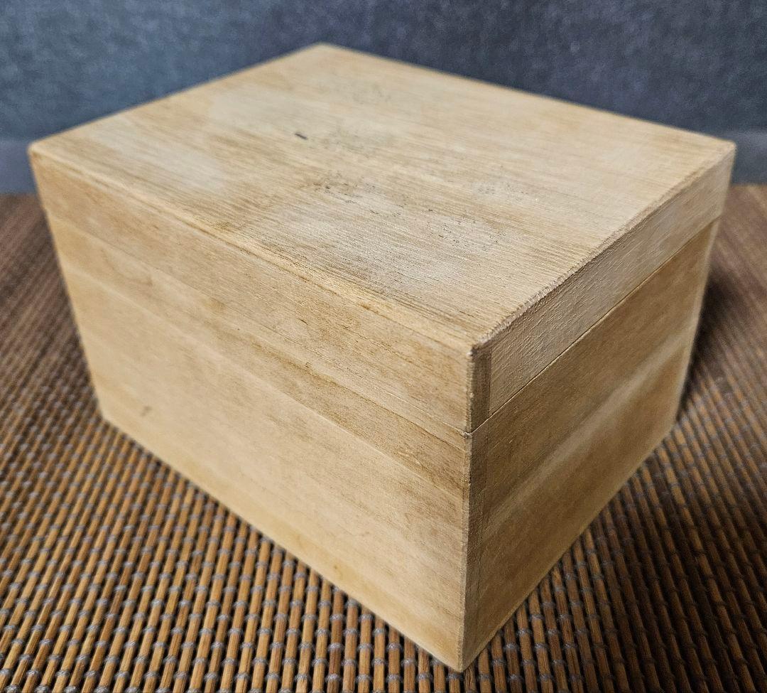 中国古美術　中国古陶磁器　中国古玩　耀州窯　青磁　陰刻　草花文様　小瓶　小壺