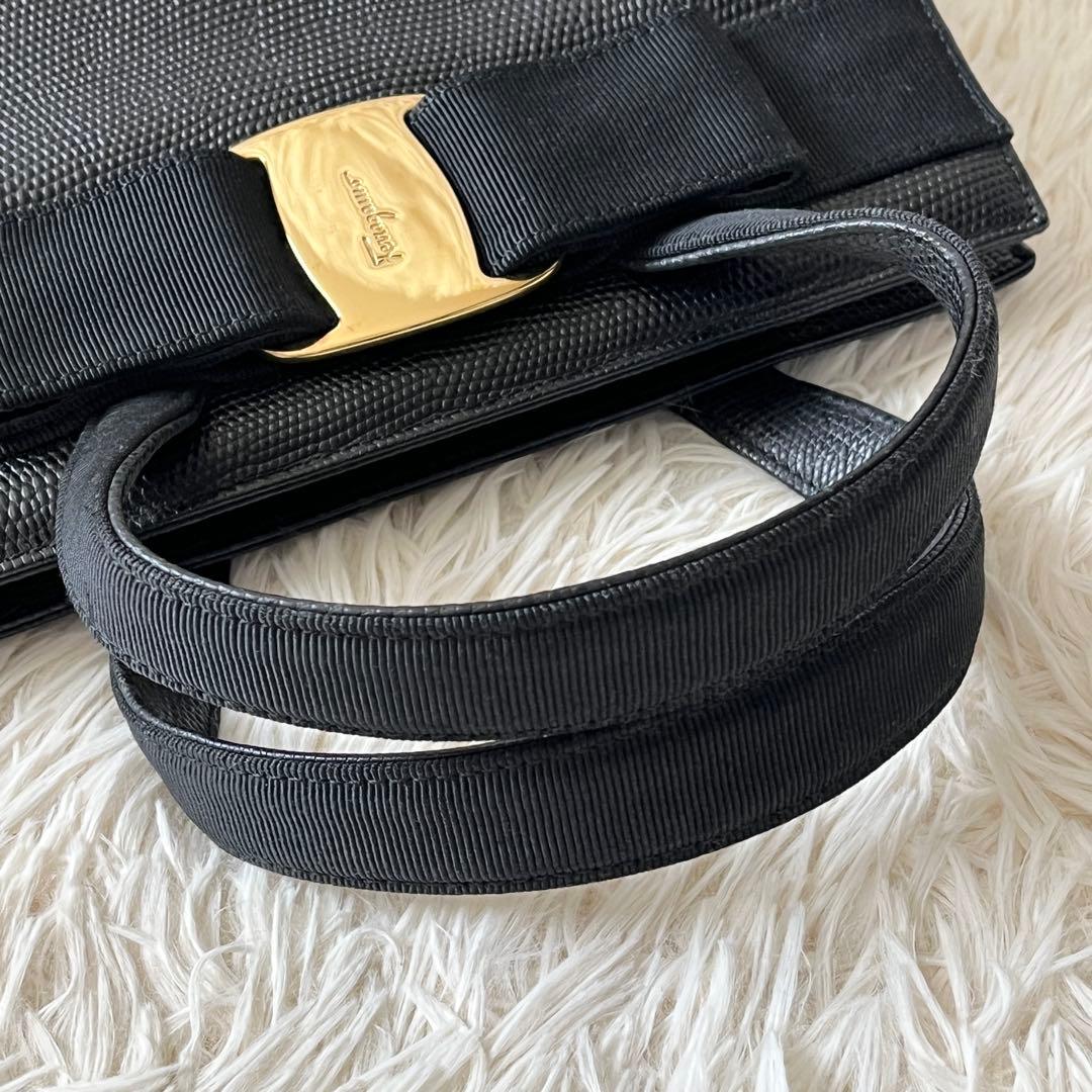 美品✨サルヴァトーレフェラガモ　ハンドバッグ　ヴァラ　VARA ブラック　レザー
